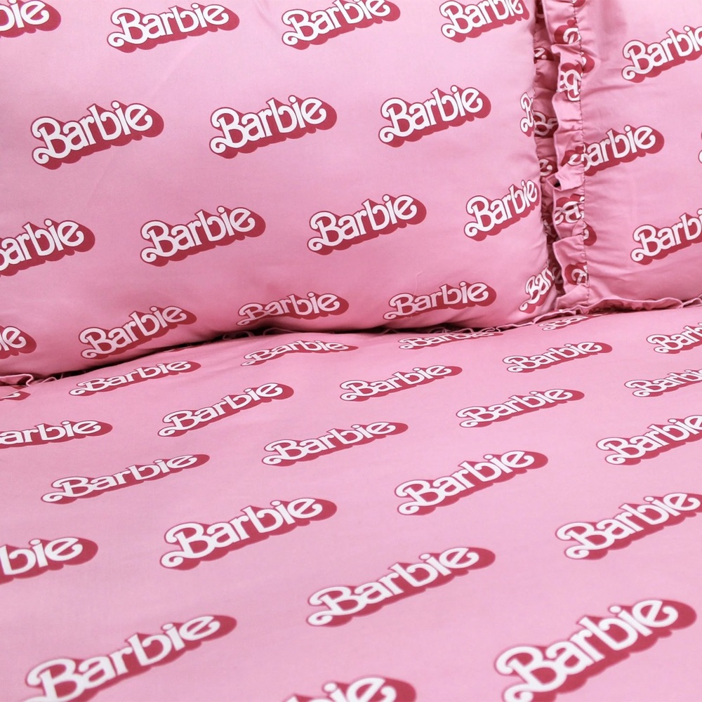 LAST ONE Barbie Ruffle Duvet Cover Set Bed Set w/ Shams Bedding licensed product - Picture 2 of 11